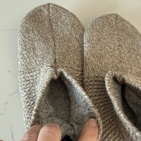 Bombas Gripper Slippers in Taupe Women’s X-Small - Picture 5 of 11